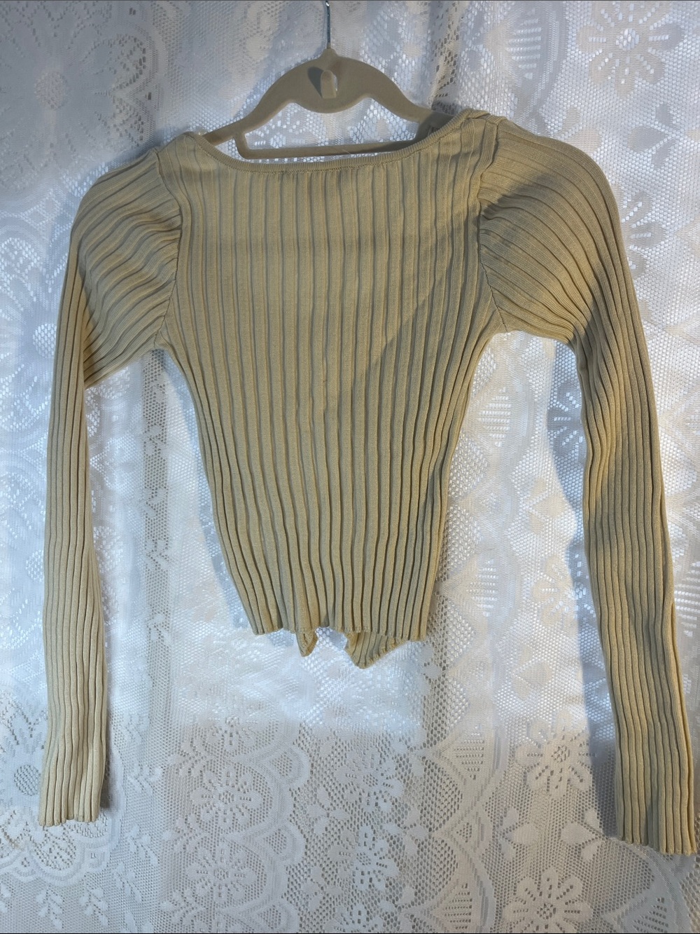 Kimchi Blue Cream Ribbed Scoop-Neck Cropped Cardigan with Rosette NWOT S - Picture 3 of 4